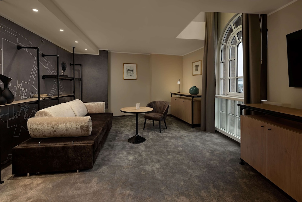Hotel Wasserturm Cologne Curio Collection By Hilton 39/57