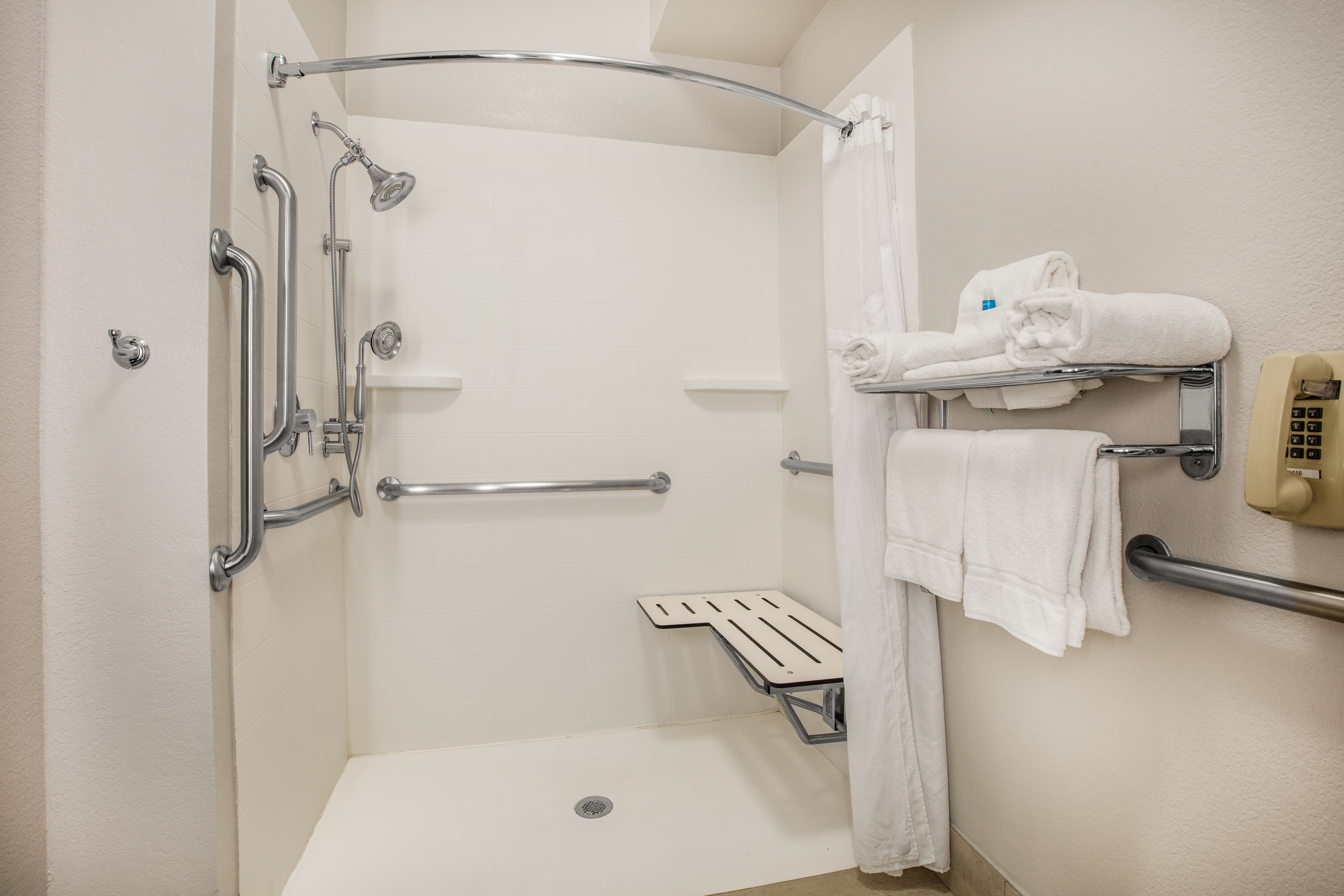 Holiday Inn Express Hotel And Suites Dallas Grand Prairie I 20 80/80