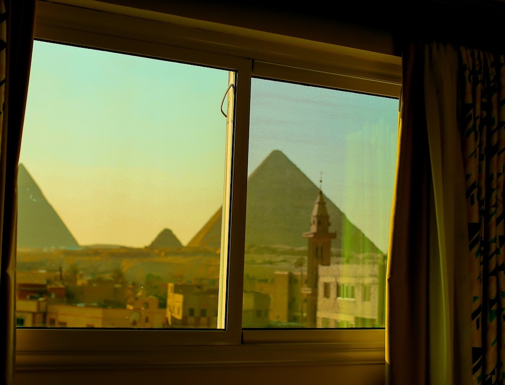 Pyramid Edge Hotel 48/53