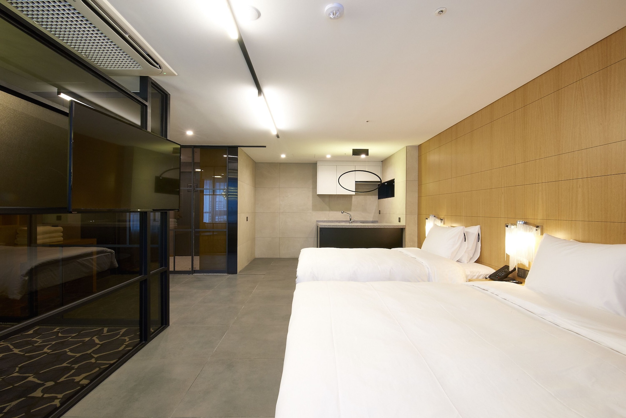 FAMILY, TWIN BEDS