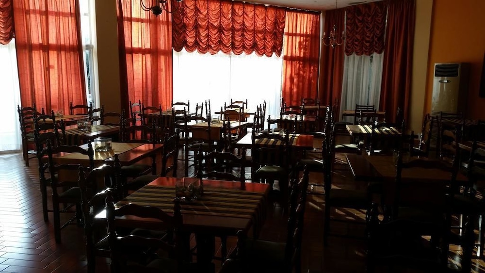 Sylva Hotel 43/45