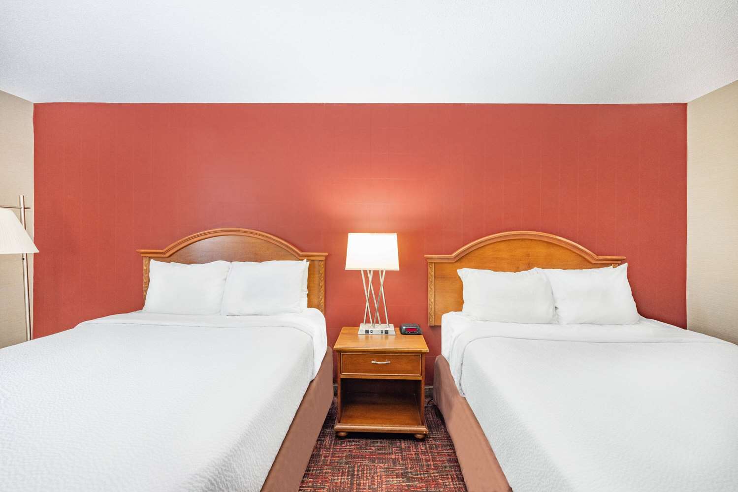 Ramada By Wyndham Grand Forks 7/40
