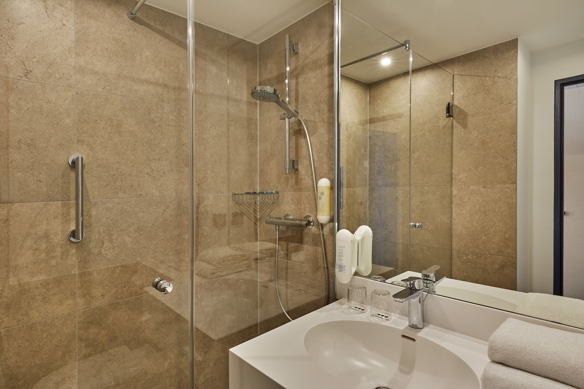 غرفة سوبيريور بسريرين منفصلين، H Hotel Koln Bruhl 7/10