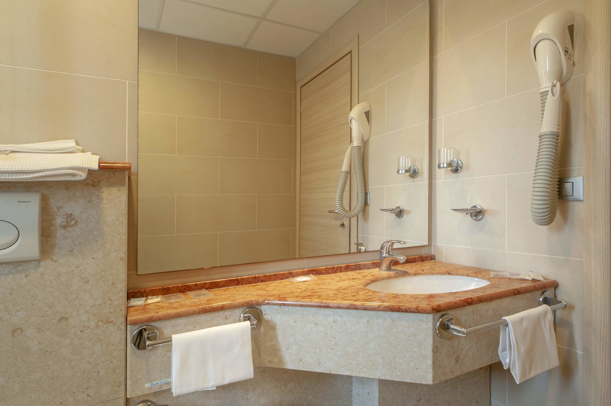 شقة بسريرين كوين بغرفتي نوم مع أريكة، Residence Villa Lo Scoglietto 6/6