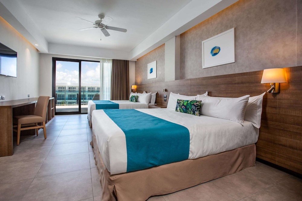 Serenade Punta Cana Beach & Spa Resort 10/50