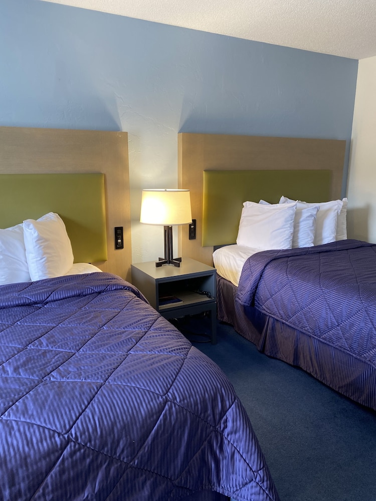 Pictured Rocks Inn & Suites 17/70