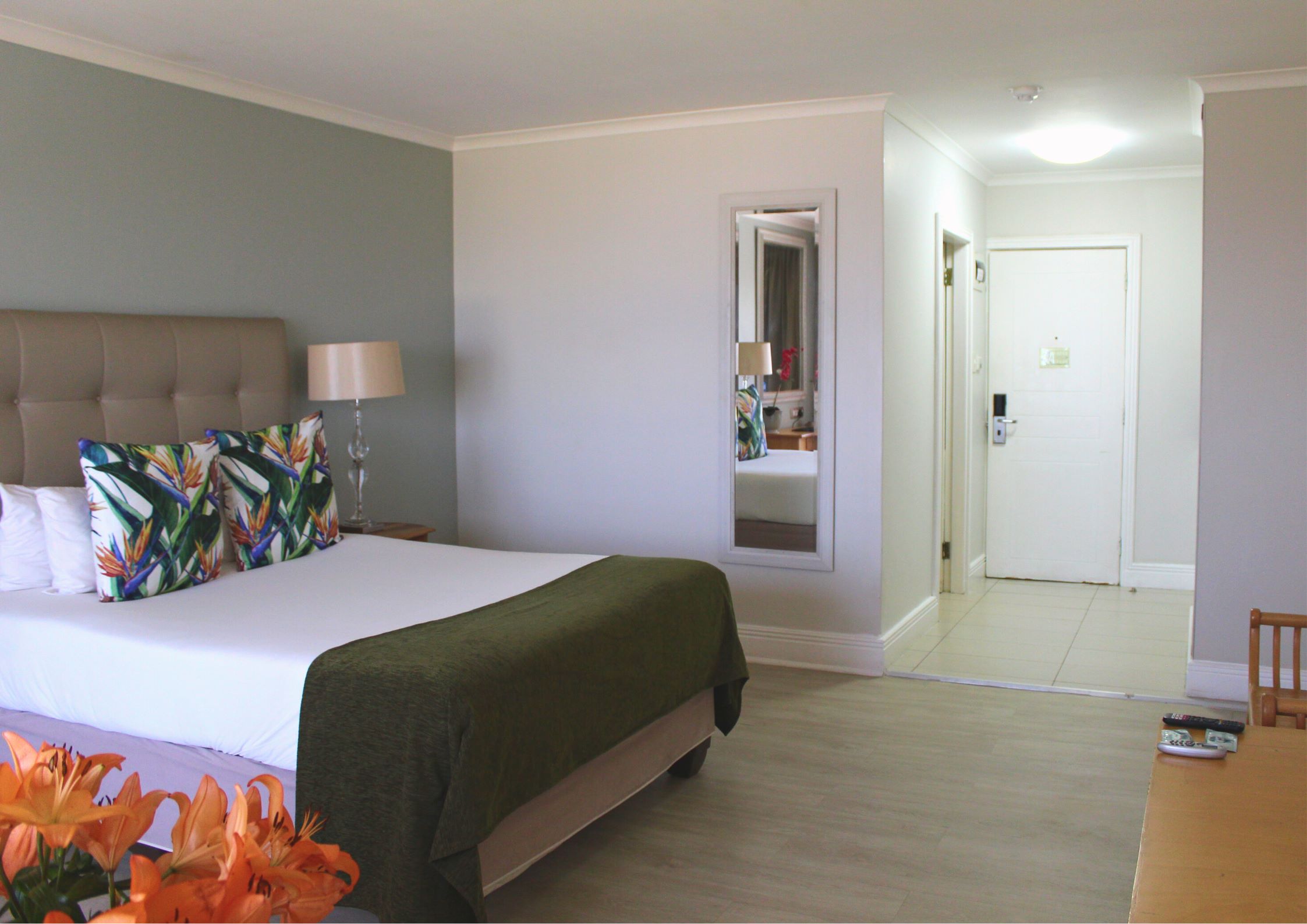 Deluxe, Double Bed, River View 2/6