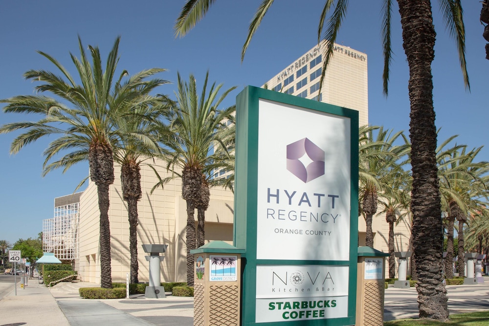 Hyatt Regency Orange County 6/83