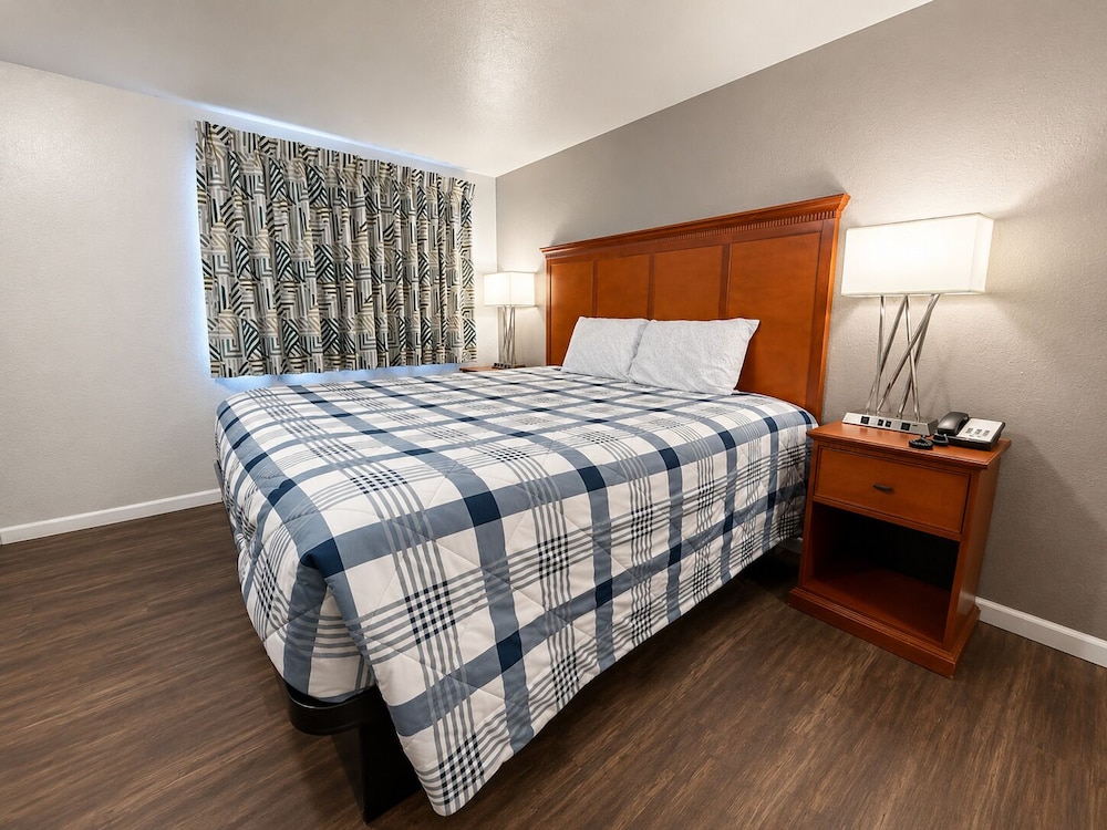 Budget Inn Bend by OYO 21/44