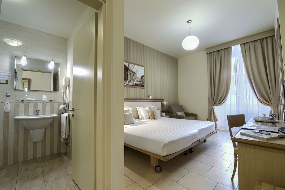 Domus Australia Guest House 25/70