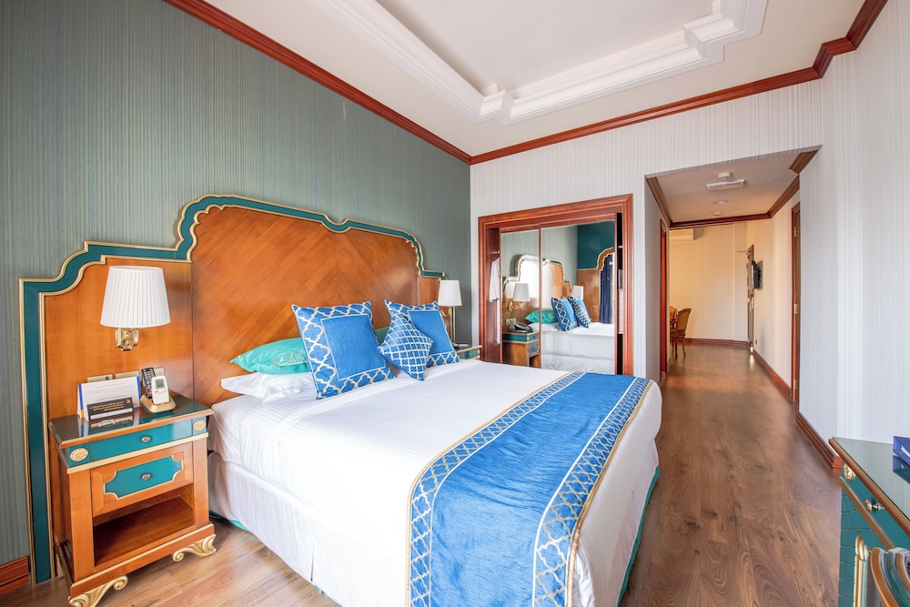 Premium Souk View with Balcony double bed