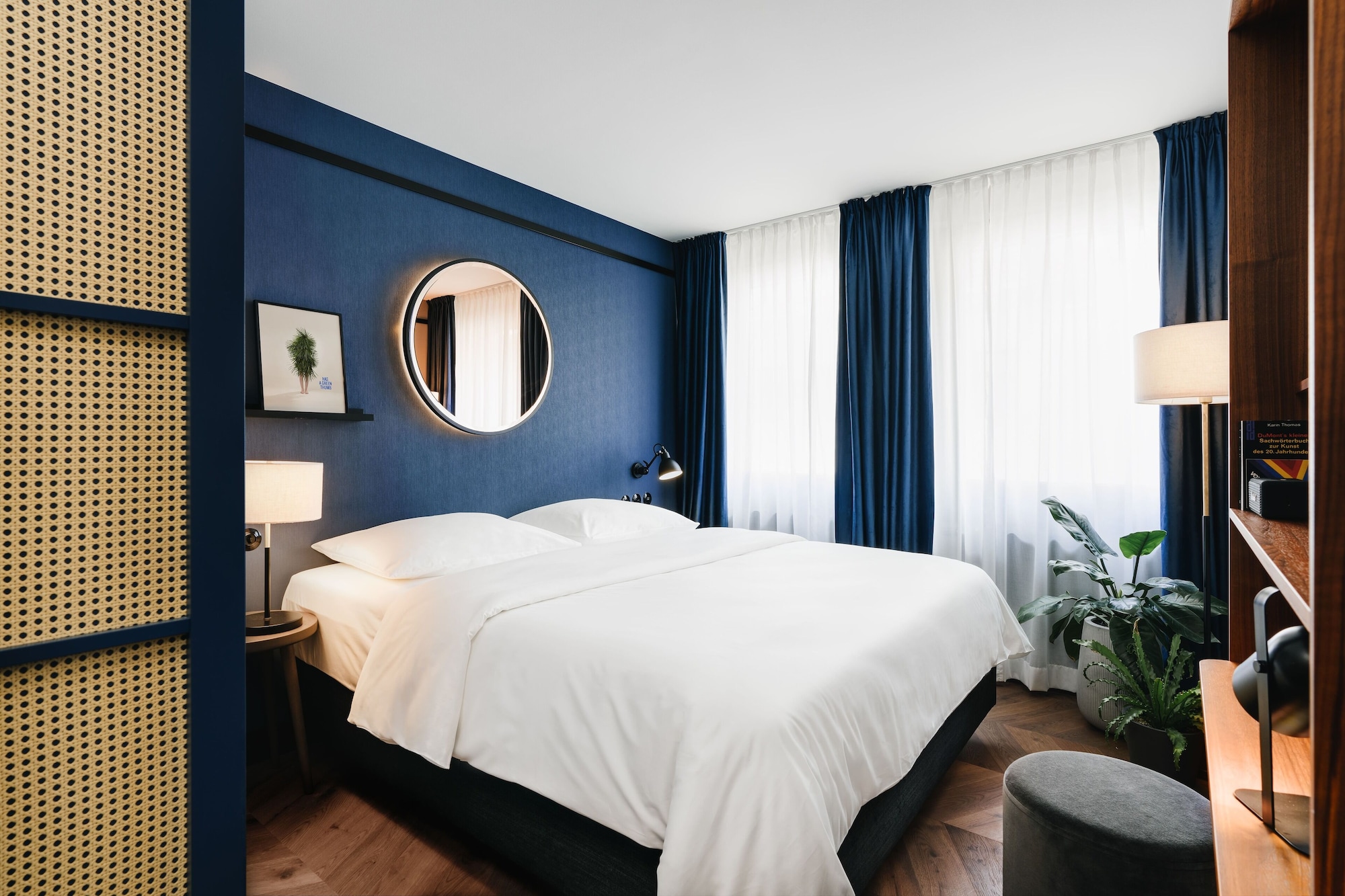 ROOM, DOUBLE BED, SMALL