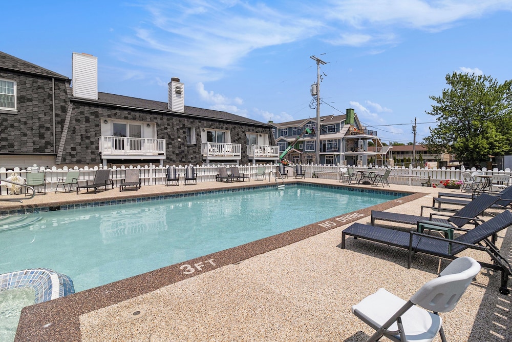 Snyder Apos S Shoreline Inn 8/73