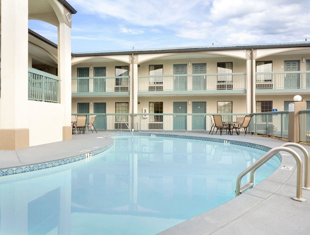 Baymont By Wyndham Gallatin 3/24