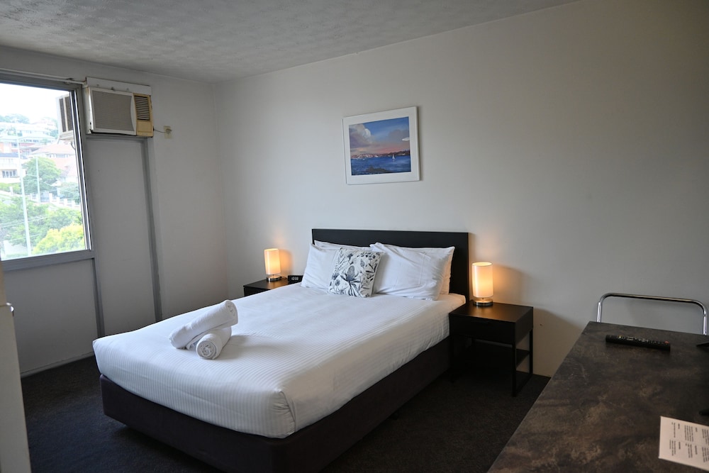 HAMILTON MOTOR INN 19/50