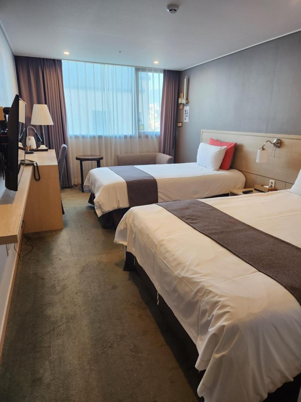 DELUXE, TWIN BEDS