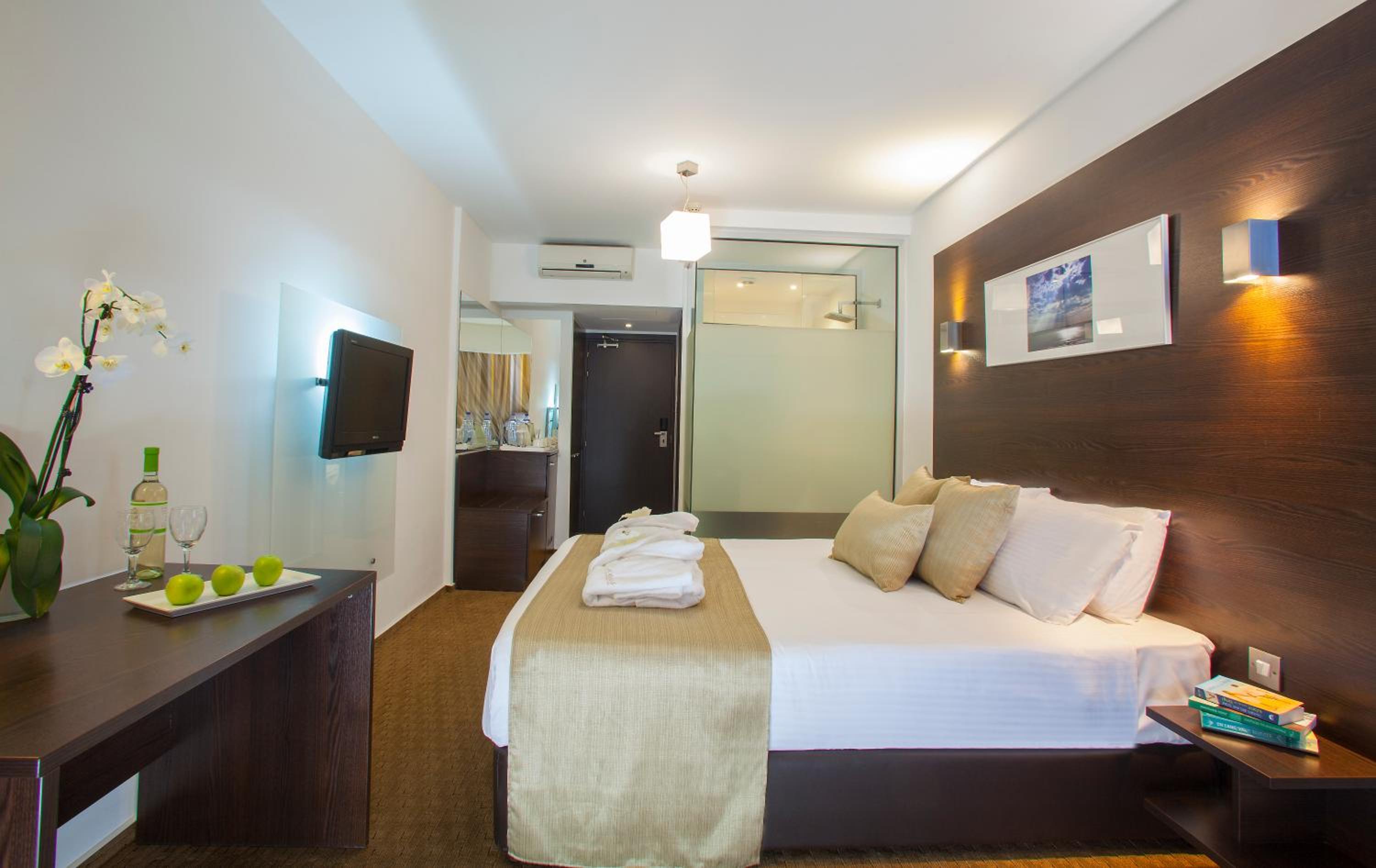 Room at ibis Styles Larnaca Finikoudes Beach, LARNACA