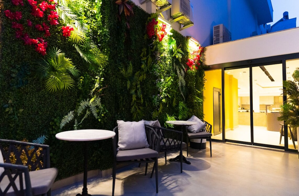 Leonis Hotel 46/50