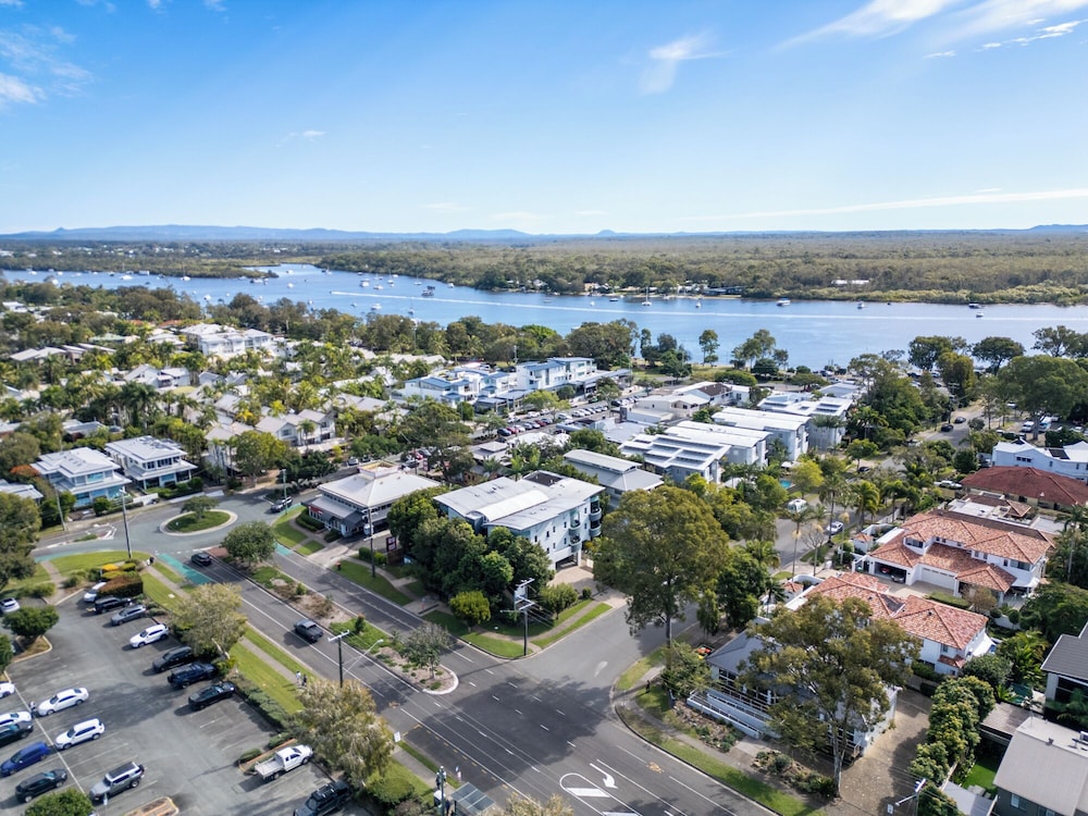 NOOSA RIVER SANDY SHORES 61/65