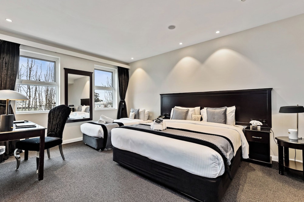 International Hotel Wagga Wagga 19/66