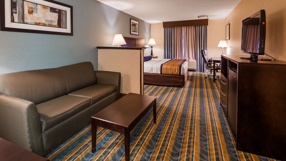 Best Western Plus Berkshire Hills Inn & Suites 30/41