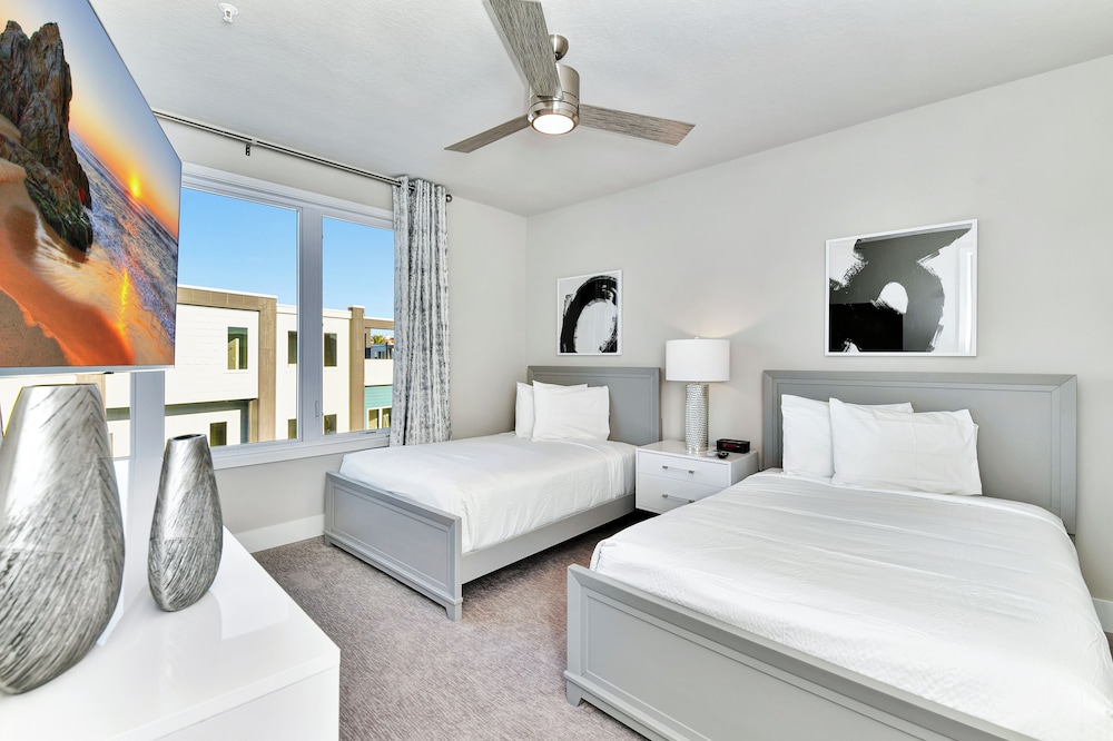 Condo, 5 Bedrooms, Luxury, King Bed, 3 Queen Beds, Two Story, Pool Access