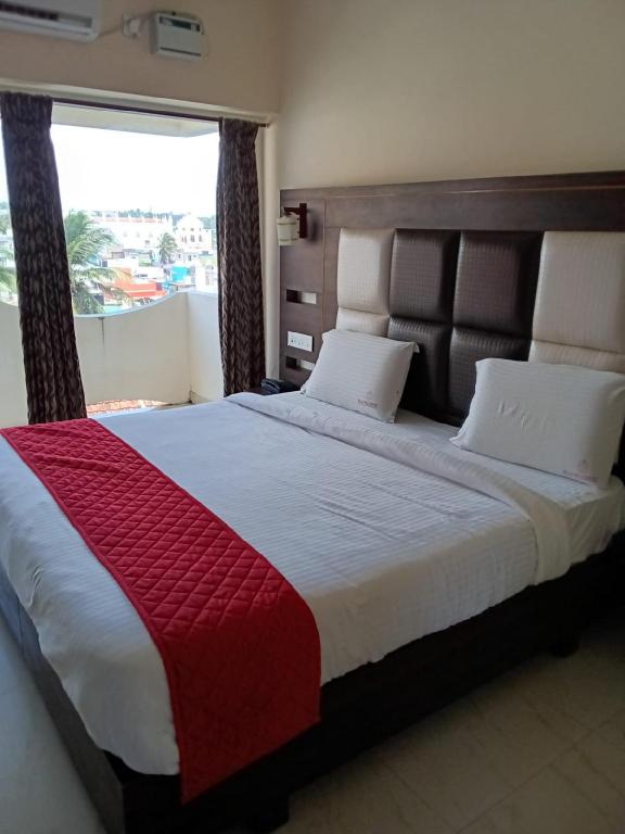 Hotel Maadhini 8/35