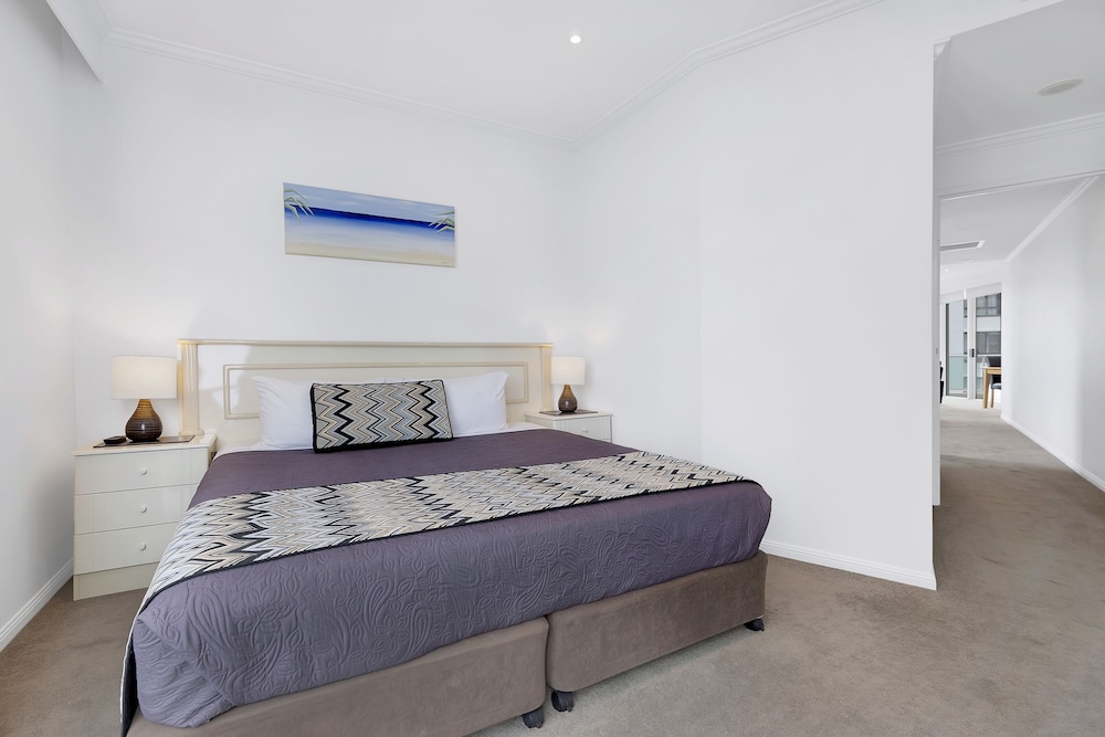 Pacific Views Resort 25/73