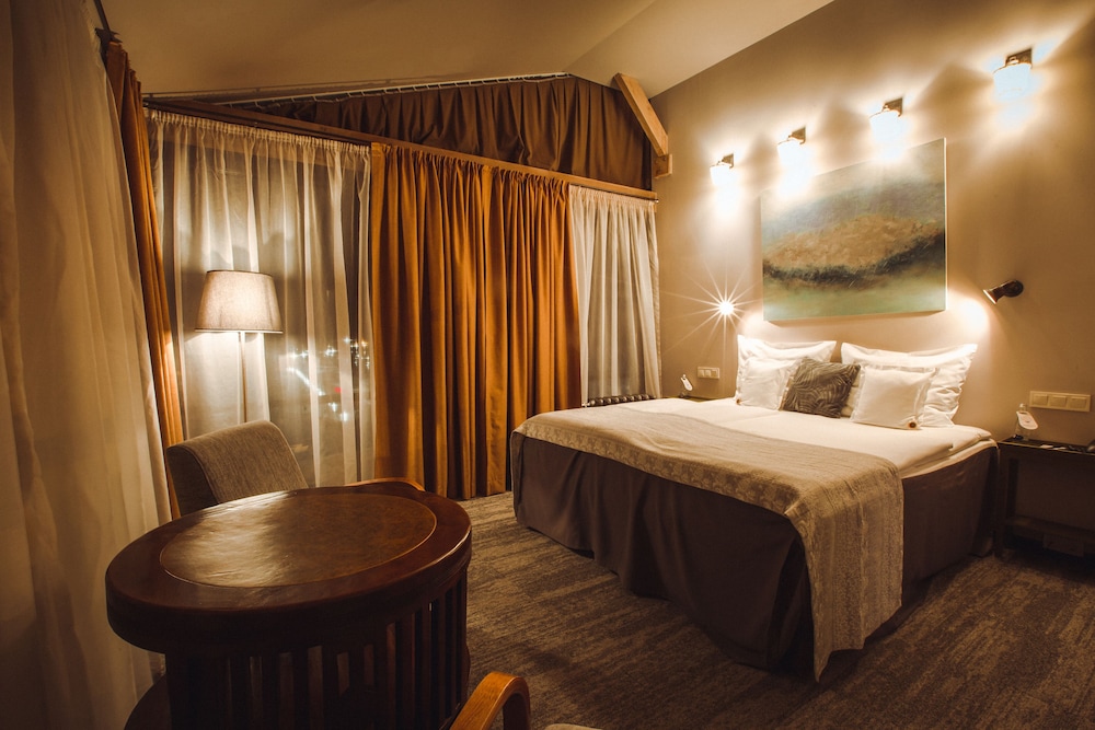 Promenade Hotel 28/53