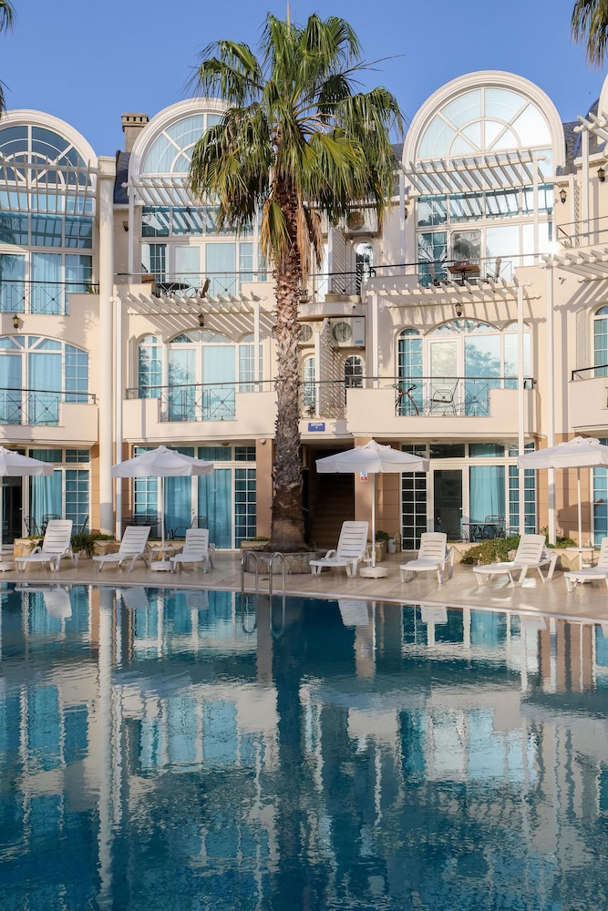 Seahorse Deluxe Hotel 62/66