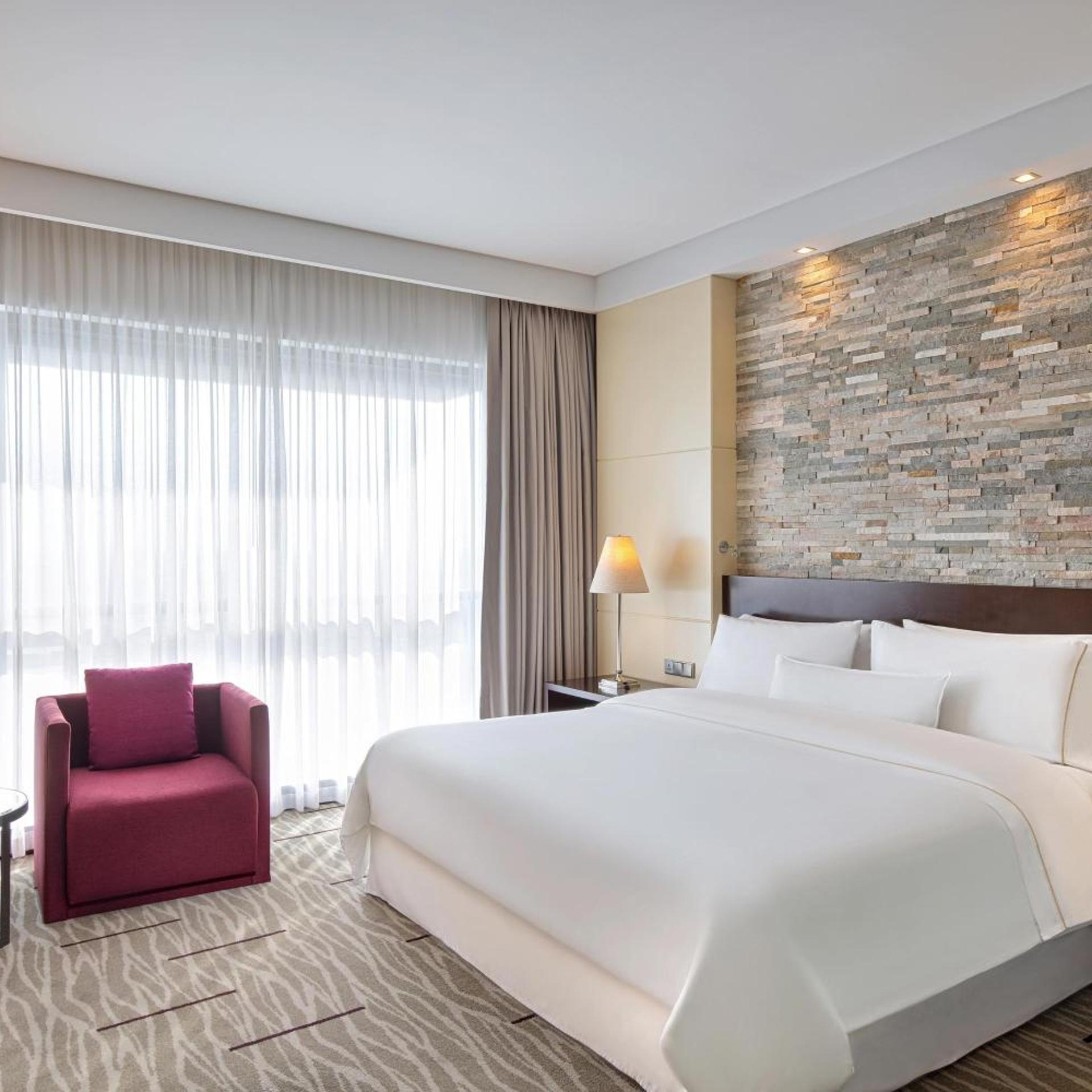 Guest Room, Deluxe, King Bed