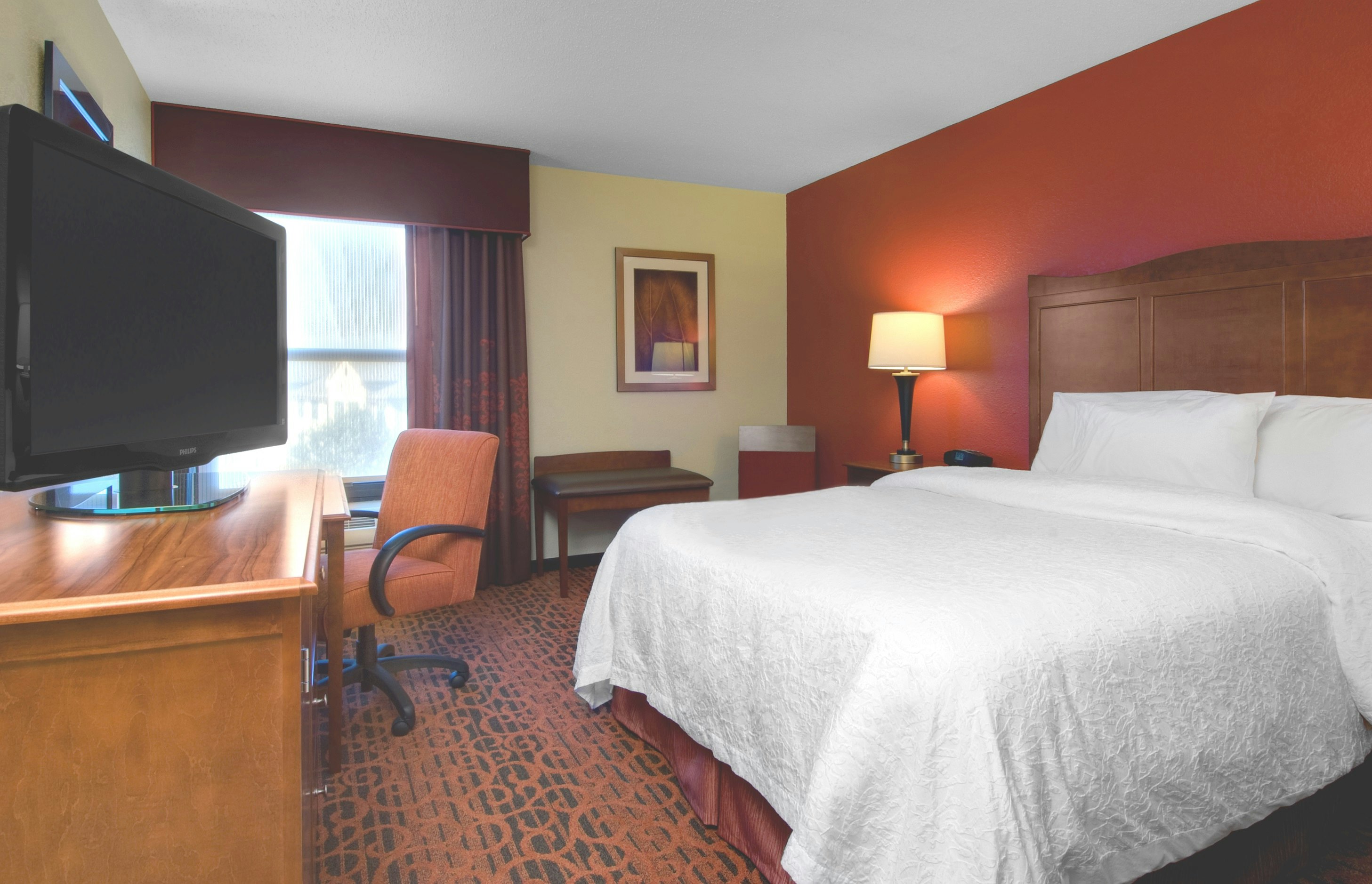 ROOM, QUEEN BED