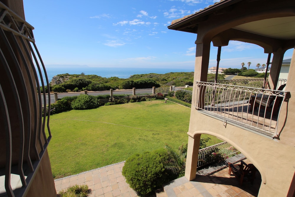 On the Cliff Guest House 41/50