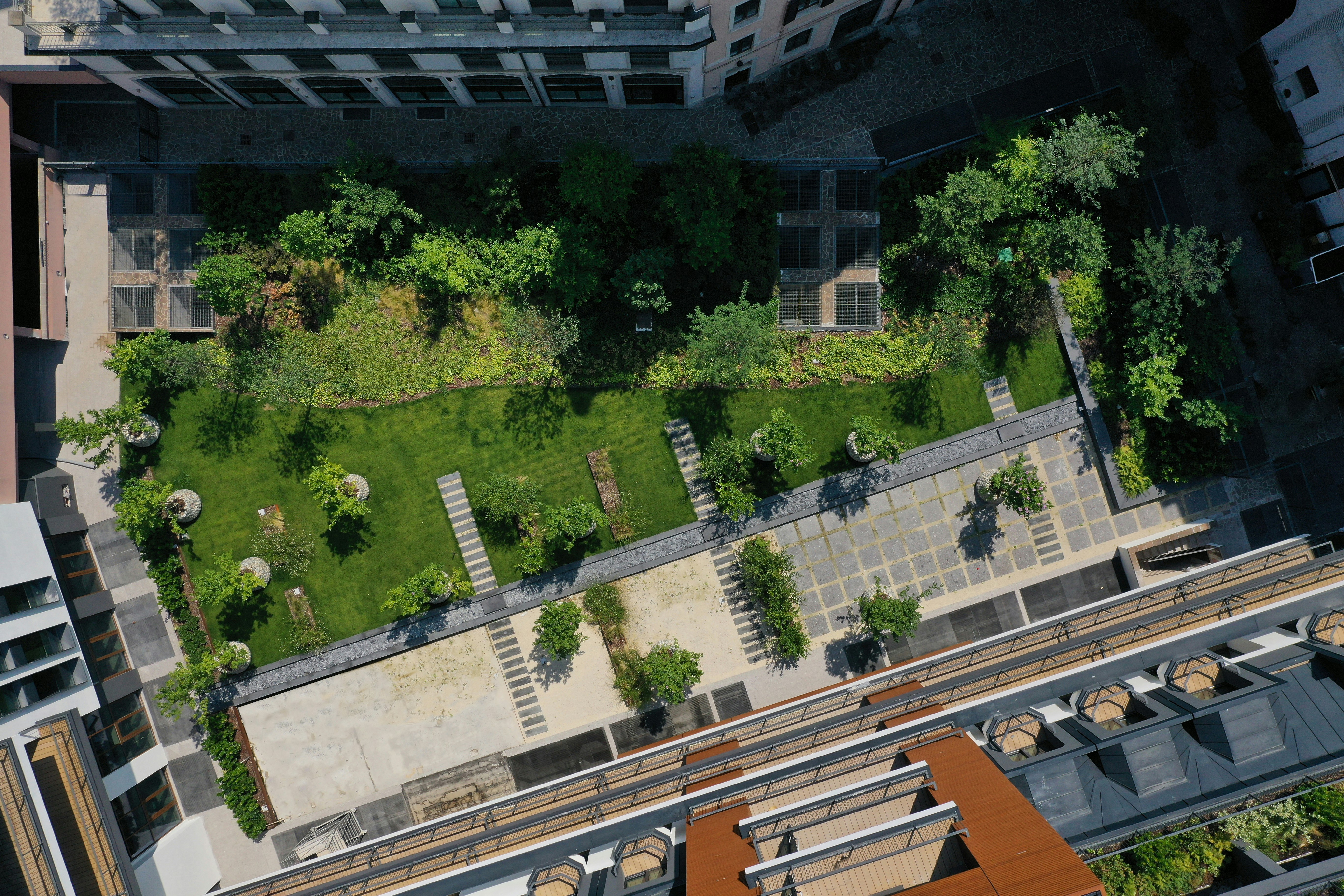 Milano Verticale UNA Esperienze 71/77