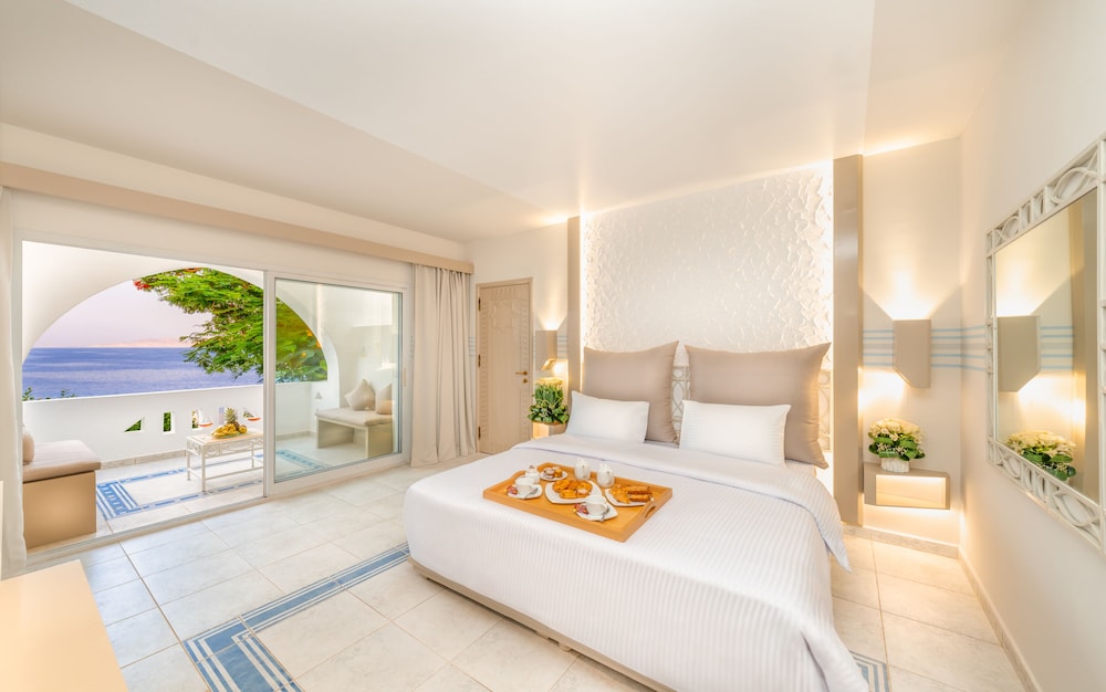 Aqua Marine, Queen Bed, Beach Front