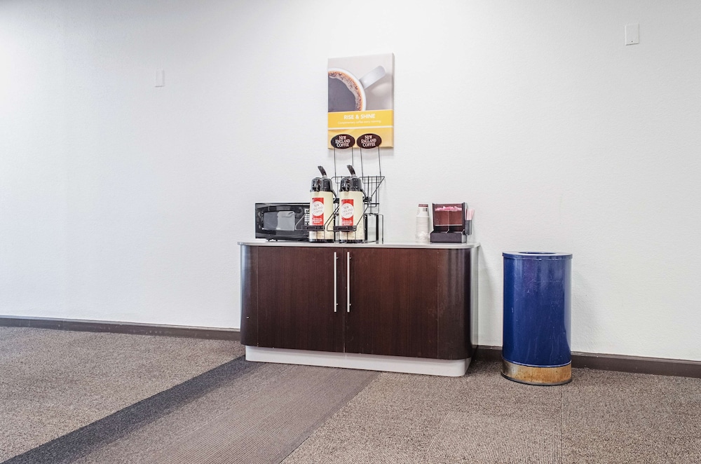 Lobby at Motel6 Brockton, MA, BROCKTON - MA