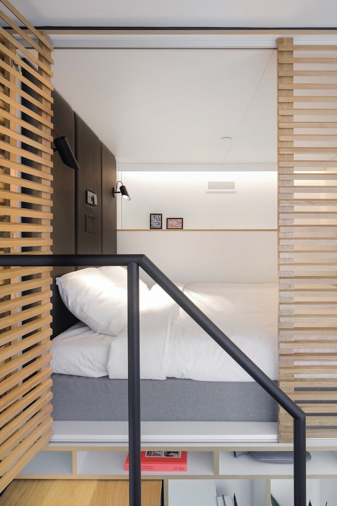 Loft, King Bed, Street View, Xl