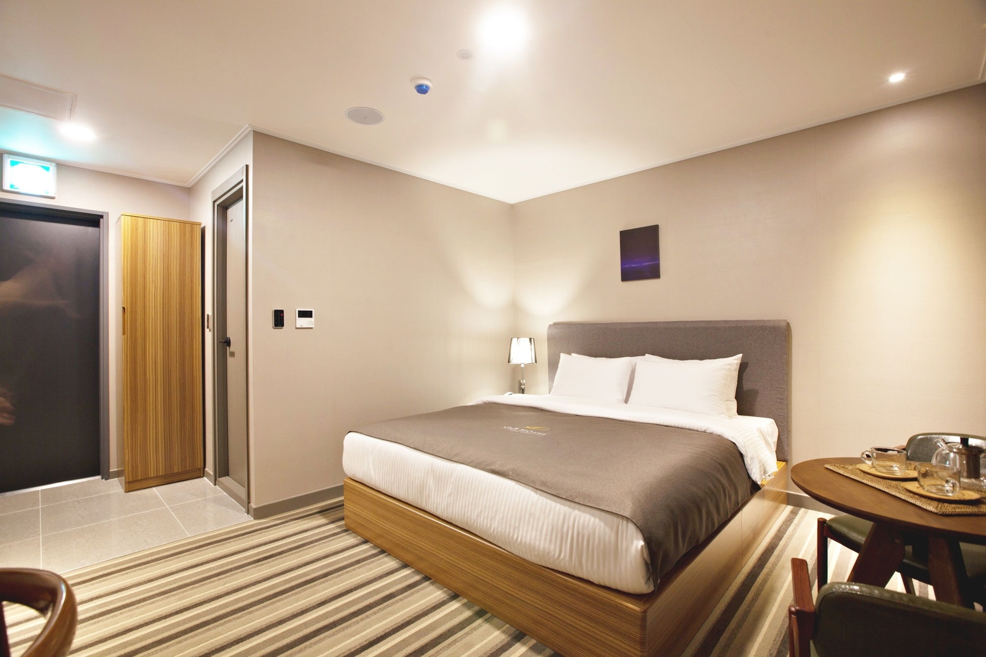 DELUXE, DOUBLE BED