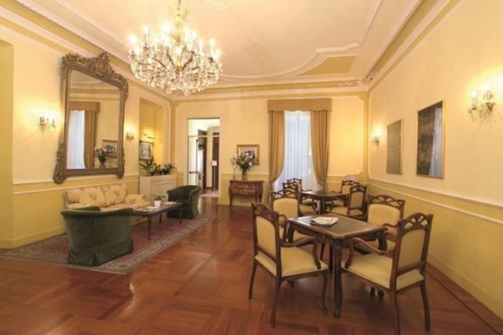 Hotel Paradiso 63/78