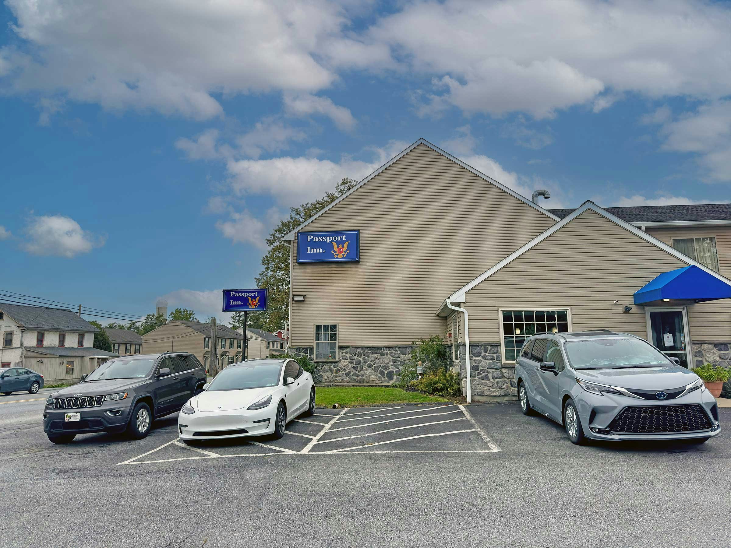 Passport Inn Paradise PA 5/6