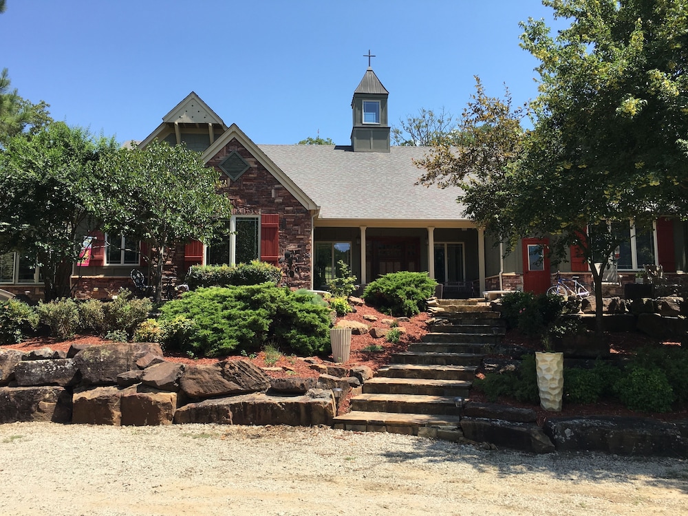 BarDew Valley Inn 36/48