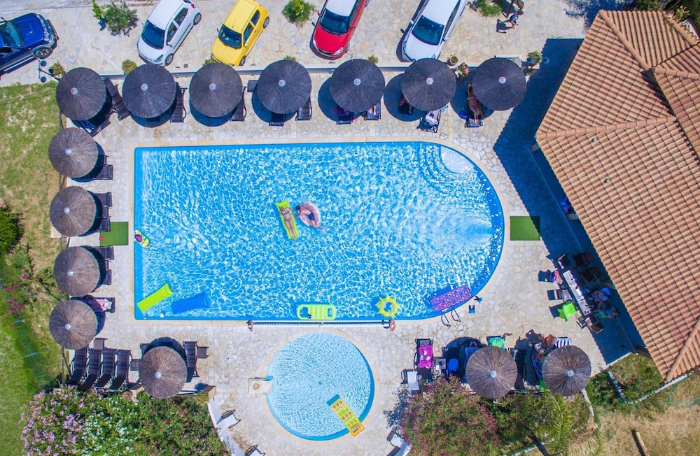 Porto Koukla Beach Hotel 77/89