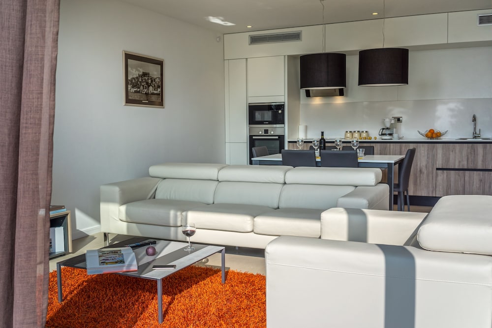 Golden Rays Luxury Apartments 22/50