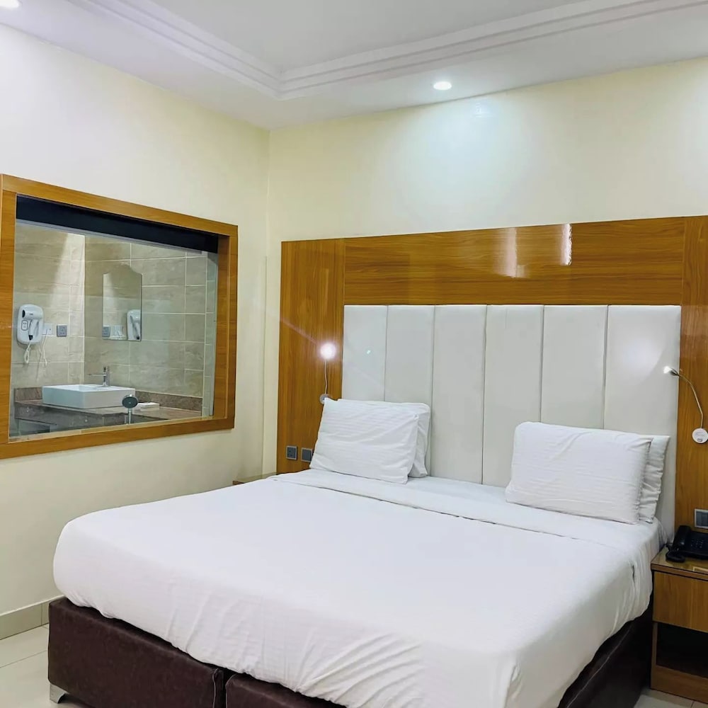 Grand Hyatt Hotels 7/50