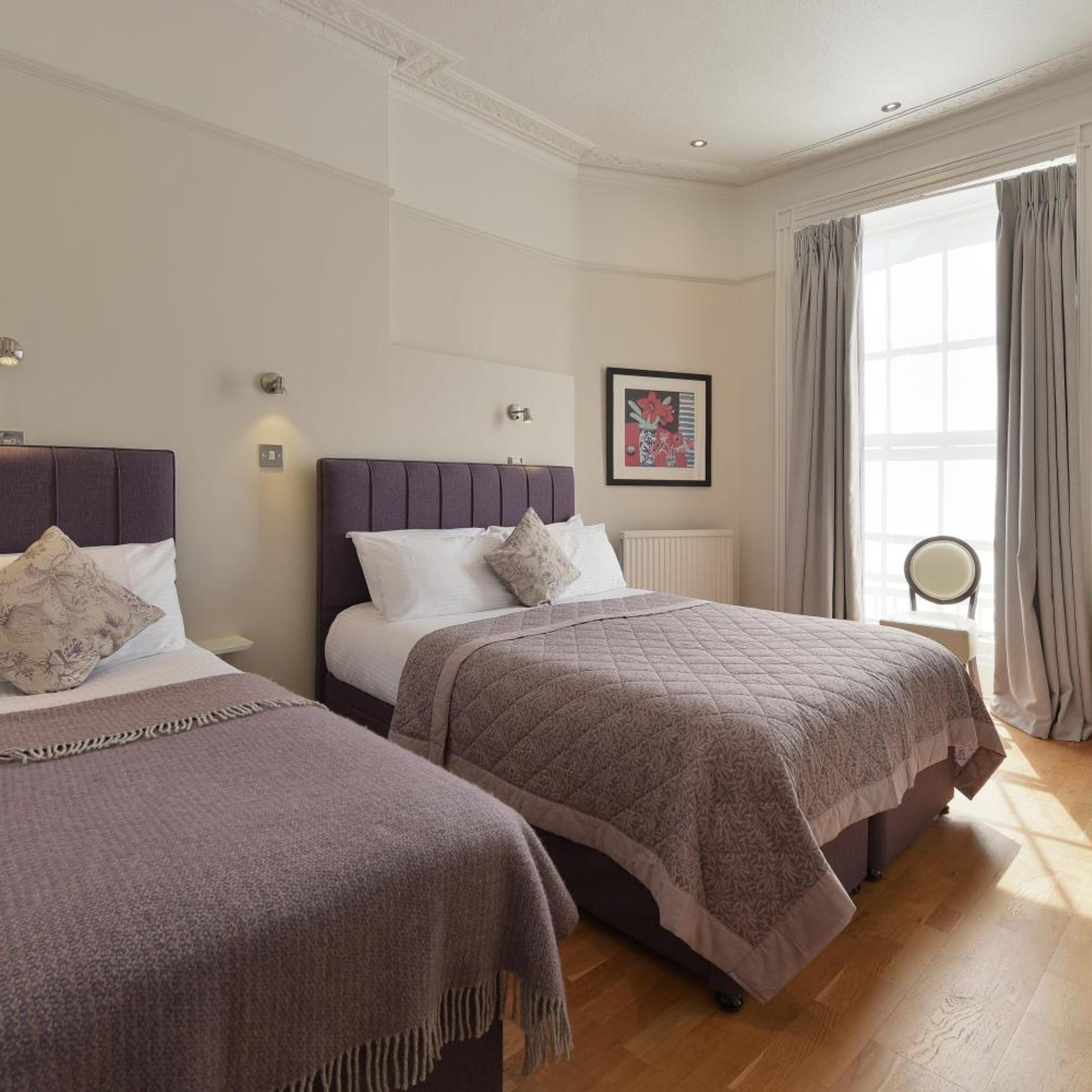 Harlingford Hotel 8/50