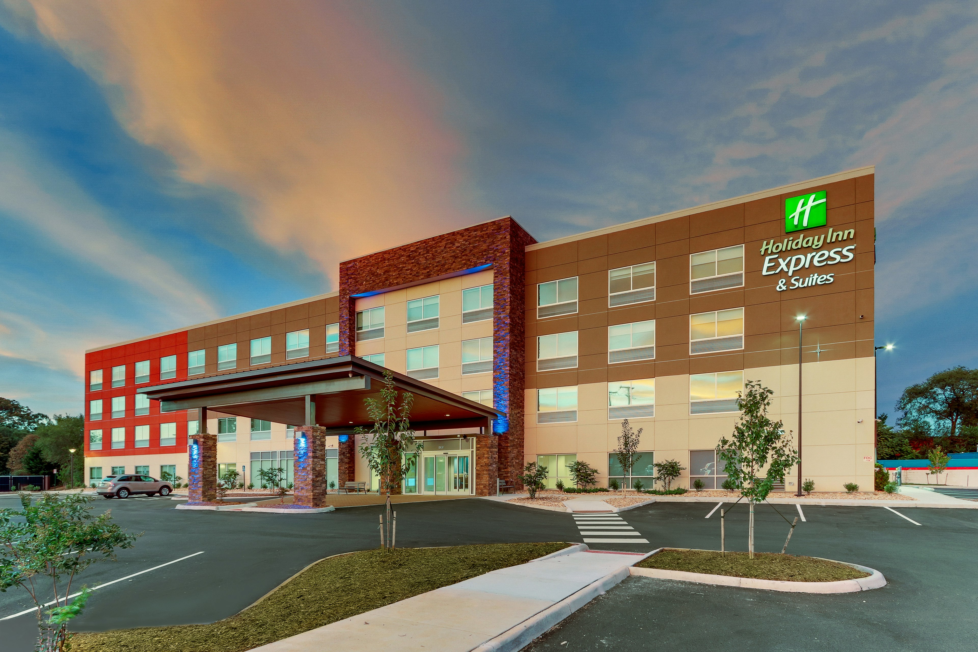 Holiday Inn Express and Suites Roanoke Civic Center 3/34