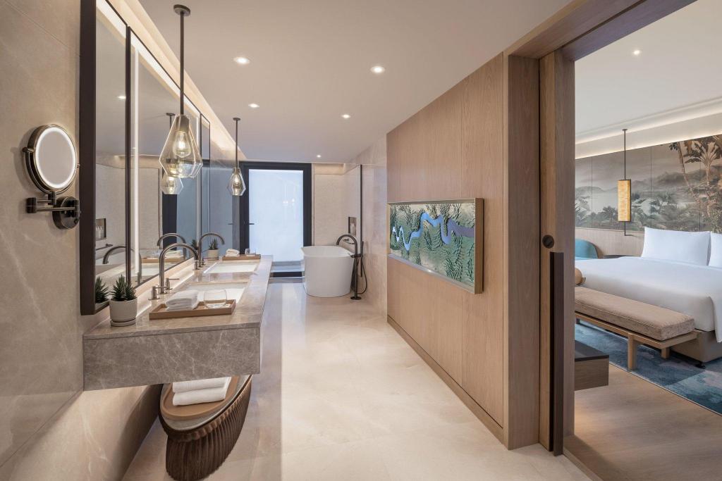 Grand, Guest Room, Luxury, King Bed, Forest View, Balcony، JW Marriott Goa Vagator 6/7
