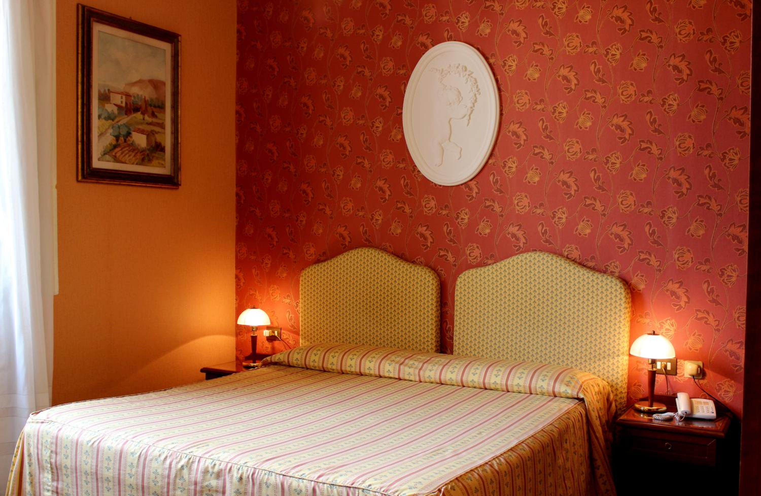 Room, Queen Bed
