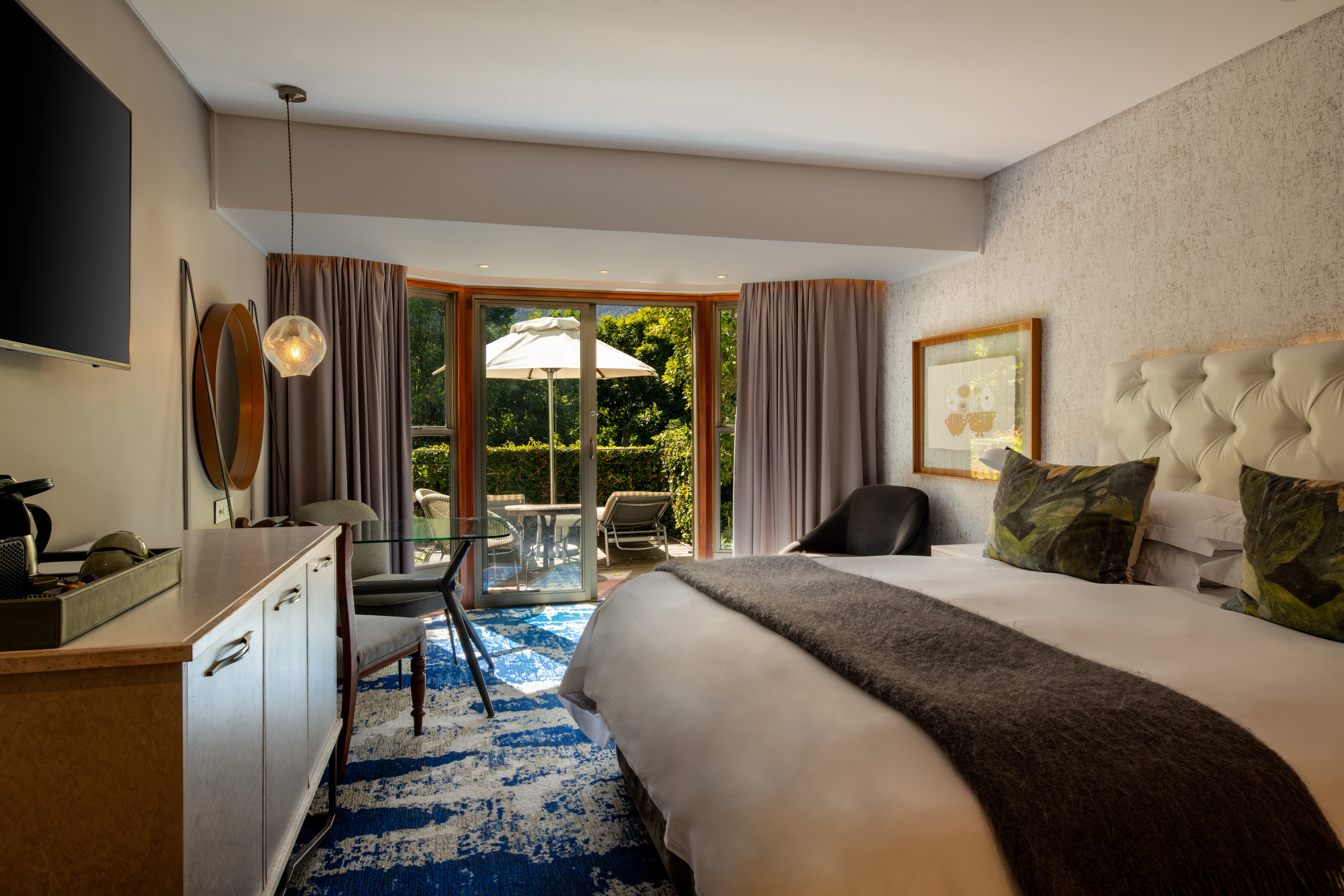 Vineyard Hotel 8/59