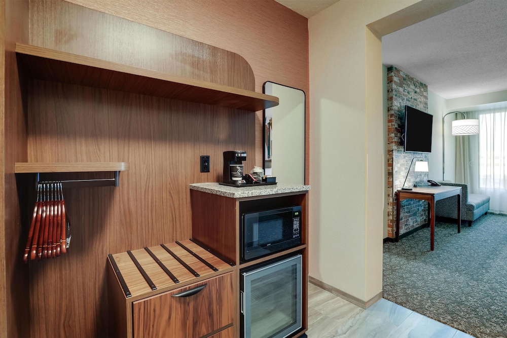 Drury Plaza Hotel North Charleston 6/55